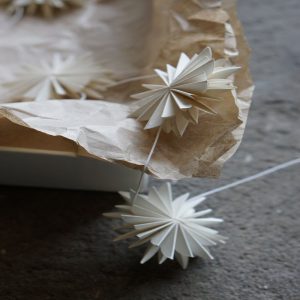 Garland flakes - White paper flakes garland