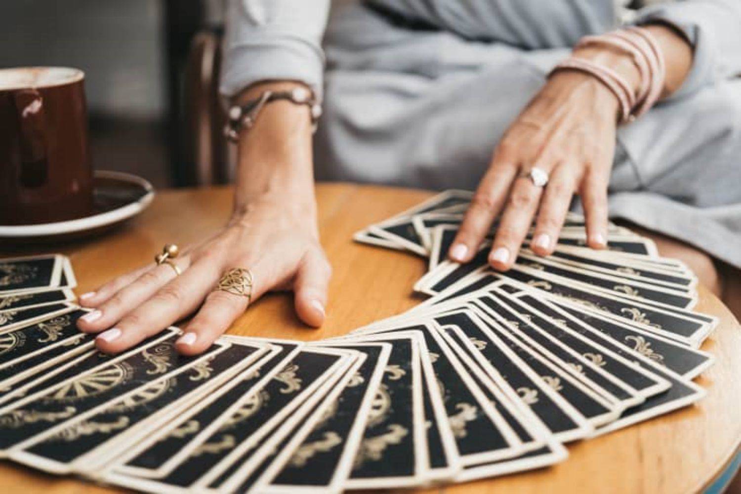 Tarot Card Readings woman pulling tarot