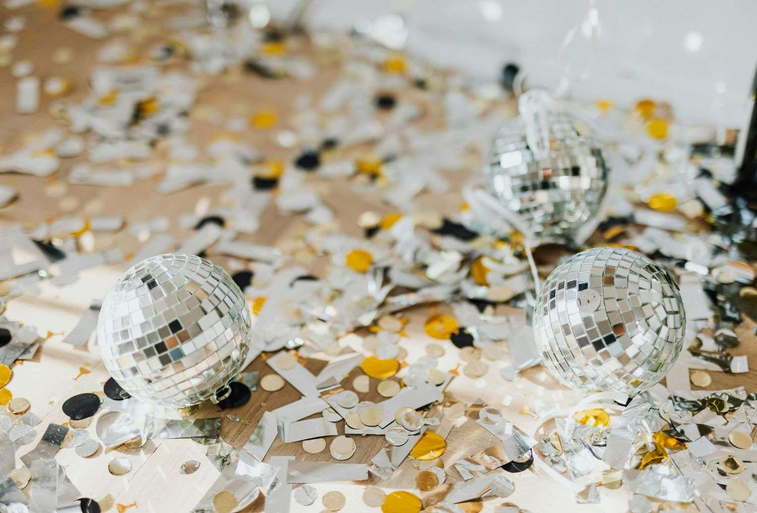 sliver disco with golden black confetti