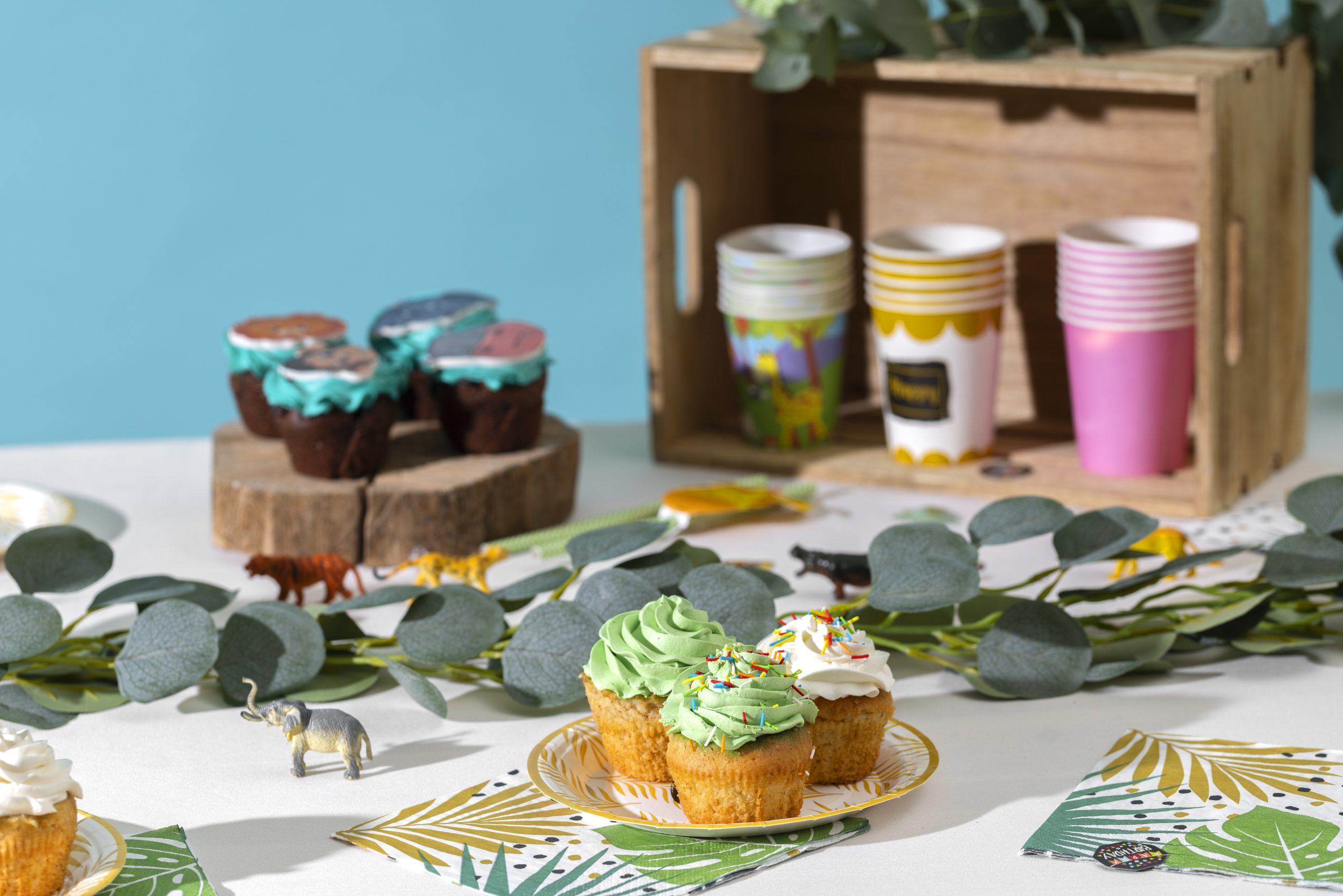 Eco-Abundance Party Trends safari-party-cupcakes-arrangement